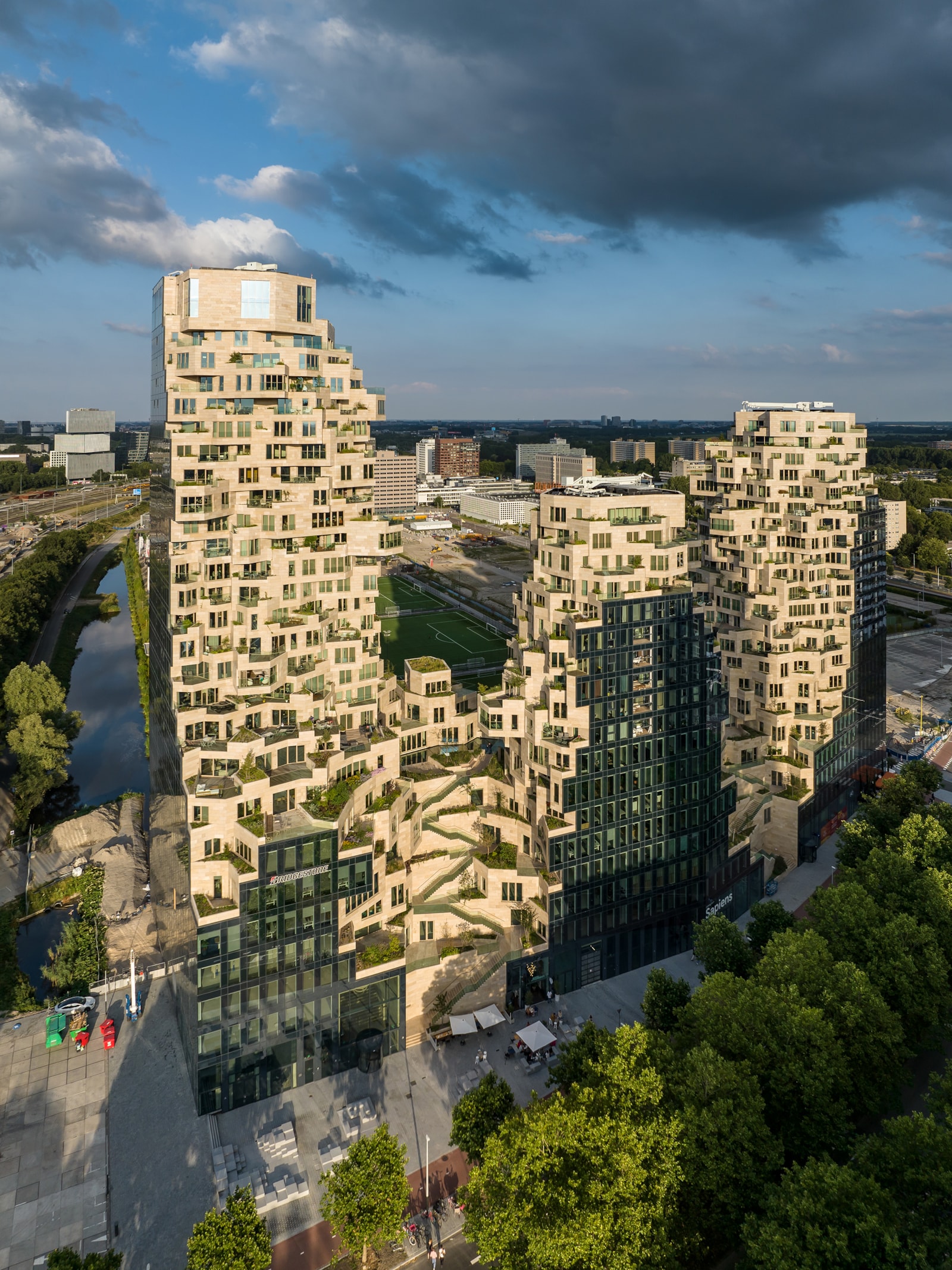 https://mvrdv.com/media/uploads/MVRDV%20Valley%201%20%C2%A9%20Ossip%20van%20Duivenbode(1).jpg?width=1600